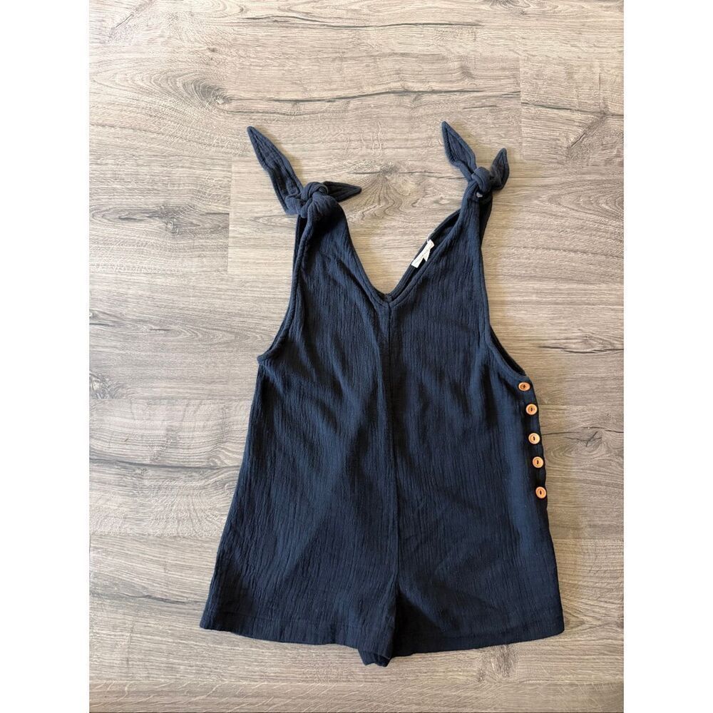 Le Lis Tie Strap sleeveless Women’s Romper size Medium